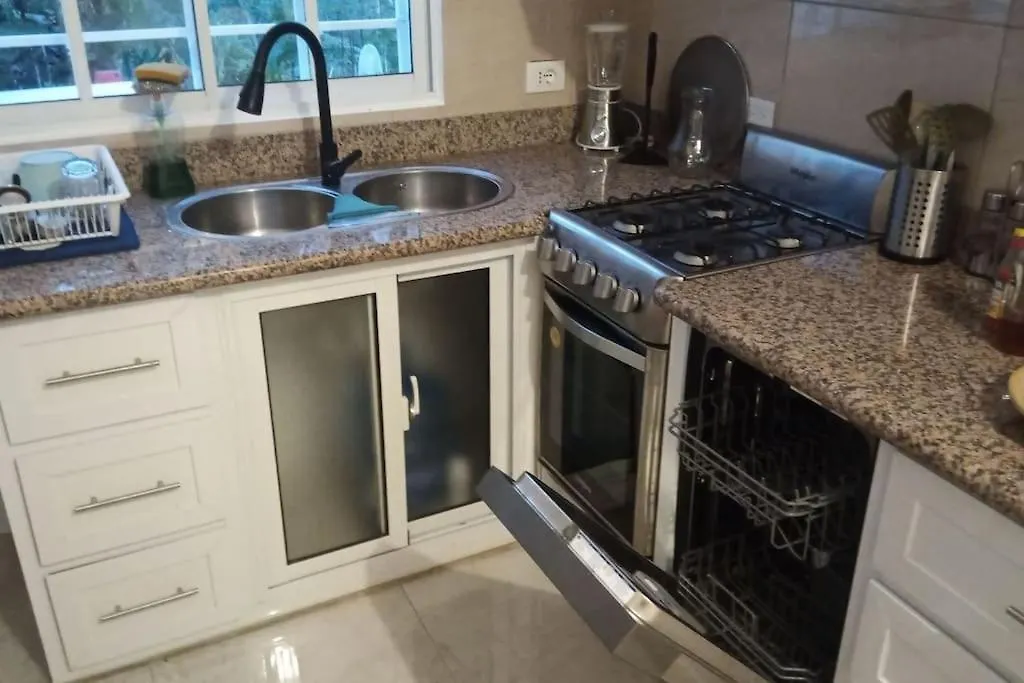Casamia Rd B&B Río San Juan شقة